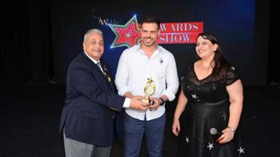 بالصور.. تكريم طارق صبري عن نجاحه في مسلسل ”الاختيار 2” على مسرح الزمالك