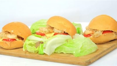 «زي المطاعم».. كيفية تحضير برجر الجمبري في المنزل