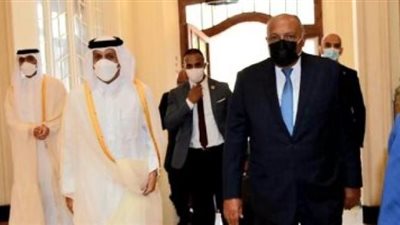 شكرى يستقبل نظيره القطرى بمقر الوزارة