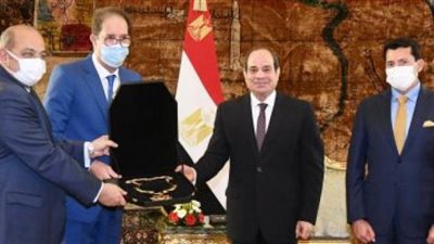 السيسى يتسلم وسام الاستحقاق الخاص باللجنة الأولمبية الأفريقية