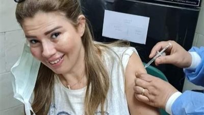 رانيا فريد شوقي تتلقى لقاح كورونا.. وتوجه رسالة شكر لوزارة الصحة: شكرا مصر