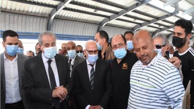 بالصور .. وزير التموين ومحافظ بورسعيد يتفقدان سوق العصر