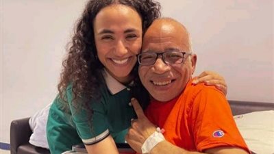 بعد بتر قدمه.. أحدث ظهور لـ شريف دسوقي مع زينب غريب داخل مستشفى دار الشفاء