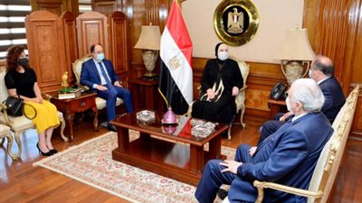 وزيرة التجارة والصناعة تبحث مع رئيس المجلس الاقتصادى والإجتماعى اللبنانى سبل تعزيز التجارة البينية والإستثمارات المشتركة بين البلدين