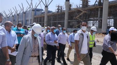 وزير النقل يتفقد أعمال تنفيذ القطار الكهربائي ويكشف موعد إفتتاحه