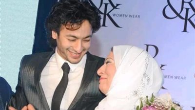 أجمل حكاية في العمر.. حمادة هلال يرثي والدته بكلمات حزينة