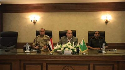 شاهد.. كواليس اجتماع نائب محافظ الجيزة لتطوير 42 قرية بالصف وأطفيح