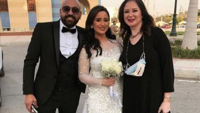 ”ربنا يسعد قلبك يا بنت صديقي”.. مي نور الشريف تهنئ نجلة صلاح رشوان بمناسبة عقد قرانها
