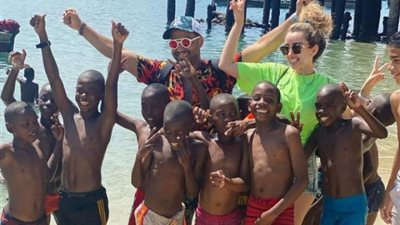 جزيرة السجن.. هنا الزاهد وأحمد فهمي يستمتعان بإجازتهما الصيفية في تنزانيا