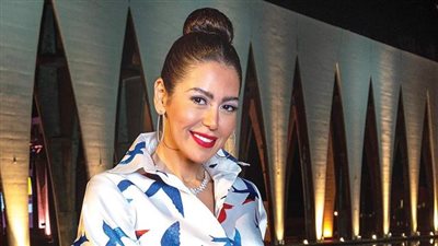 لقاء الخميسي تخطف الأنظار بإطلالة مثيرة