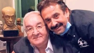 كريم عبد العزيز يعلن تعافي والده من فيروس كورونا: شكرا على دعواتكم