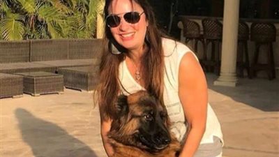 نيرمين الفقي تغازل ”كلبها” في أحدث ظهور: حبيب قلبي