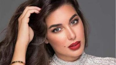 شاهد.. تدافع من عشاق ياسمين صبرى لإلتقاط صور تذكارية