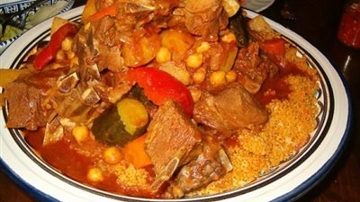 «زي المحلات».. أسهل طريقة لتحضير الكسكسي في المنزل