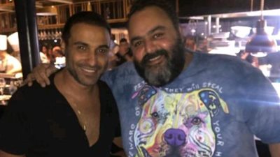 شيكو يثير الجدل بصورة مع أحمد فهمي ويعلق: كلب السقا