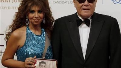 شاهد.. بوسى شلبى تحيى ذكرى ميلاد زوجها الفنان محمود عبد العزيز