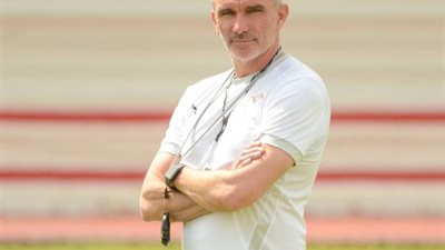 كارتيرون يعقد جلسة هامة مع معاونيه قبل مران الزمالك