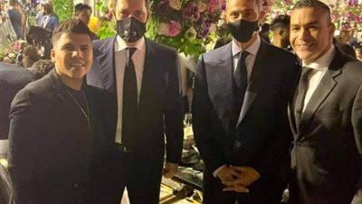 عمر كمال يتعرض لهجوم حاد بسبب تواجده مع أبناء رئيس سابق فى حفل زفاف نجلة الحضرى.. اعرف الحكاية