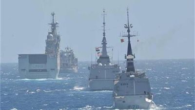 البحرية المصرية والفرنسية تنفذان تدريبا بحريا عابرا بنطاق الإسطول الشمالى