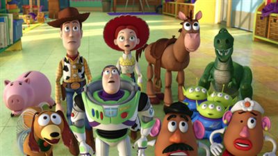 «الأب الفرفوش نعمة».. من أجل إسعاد أطفاله رجل يتحول لشخصيات « Toy Story»