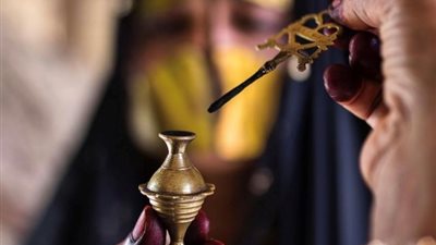 منها الاكتحال واستلام الحجر الأسود.. أعمال يستحب فيها البدء باليمين