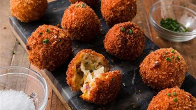 «زي المطاعم».. كيفية تحضير كفتة البطاطس بالتونة