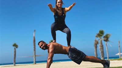 ”فورمة الساحل”.. تدرييات قاسية لـ محمد الشرنوبي في الساحل الشمالي برفقة زوجته