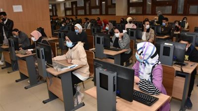بالصور.. بدء الاختبارات الإلكترونية لطلاب تمريض عين شمس