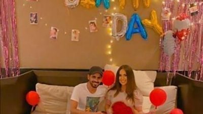 ”كل سنة وأنتِ حبيبتى وضهري”.. حمدي الميرغني يحتفل بعيد ميلاد زوجته وسط أجواء رومانسية