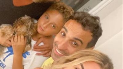 شاهد.. أمير كرارة وابنه ”سليم” في أحدث ظهور يجمعهما