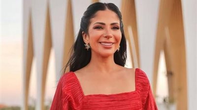 منى زكى تخرج من دراما رمضان القادم بعد توقف تصوير ”لام شمسية ”