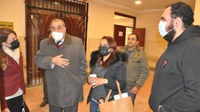 رئيس جامعة حلوان يتفقد لجان امتحانات الفصل الدراسي الأول بكلية الطب