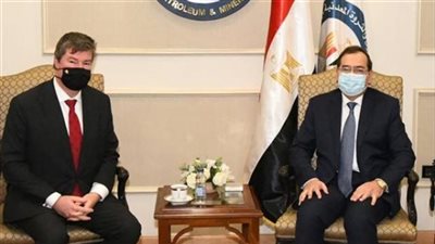 وزير البترول يلتقى السفير الماليزي لبحث سبل الاستثمار بين البلدين