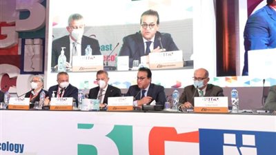 عبد الغفار والمتيني يفتتحان المؤتمر الدولي الرابع عشر لأورام الثدي والرئة والعلاج المناعي