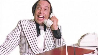 مبارك أمر بعلاجه على نفقة الدولة وأعجبت به تحية كاريوكا وطردته ماري منيب وضرب ابنته بالحذاء لمنعها من العمل في الفن..محطات في حياة صانع البهجة وحيد سيف