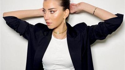 سارة الشامى تستعرض جمالها بجلسة تصوير كاجوال