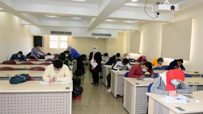 شاهد طلاب جامعة القاهرة يؤدون امتحانات الفصل الدراسي الأول .. صور