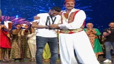 فيديو.. مؤمن زكريا يبكي في حضن أحمد عز.. وكهربا: إن شاء الله ترجع أحسن من الأول