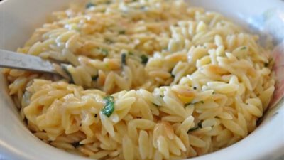 «زي المطاعم».. كيفية إعداد طاجن لسان عصفور بالجبن