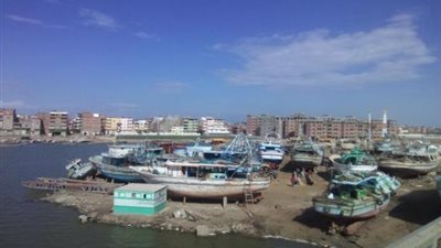 توقف حركة الصيد بميناء البرلس لسوء الأحوال الجوية