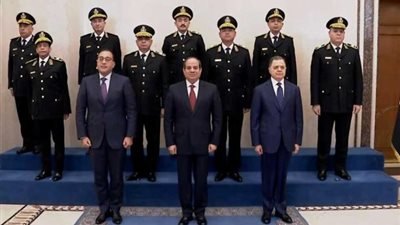 صورة تذكارية للرئيس السيسى مع أعضاء المجلس الأعلى للشرطة
