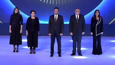 الرئيس السيسي يشهد إستعراضا لعدد من الفنانين حول دور الفن فى خدمة الوطن