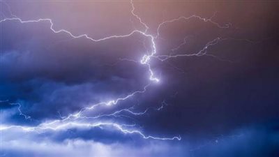 من هم الذين تصلي عليهم الملائكة وكيف تكون الصلاة ؟