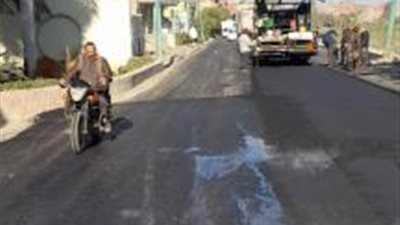 شاهد.. أعمال رصف طريق المريوطية ناهيا بطول 3 كم وشارع التفريعة بالوراق