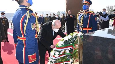 الرئيس تبون يضع إكليلين من الزهور على ضريح السادات والنصب التذكارى للجندى المجهول