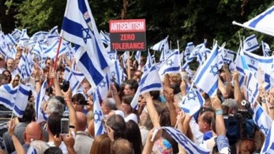 إسرائيل على صفيح ساخن.. أكثر من 10 آلاف متظاهر يحتشدون للمطالبة برحيل نتنياهو