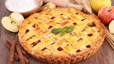 «زي المحلات».. كيفية إعداد فطيرة التفاح