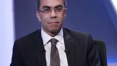 تشييع جثمان الكاتب ياسر رزق من مسجد المشير