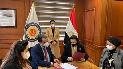 توقيع بروتوكول تعاون بين ”المستشفيات الجامعية” ومؤسسة ”حياة كريمة”