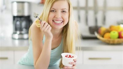 وداعًا للاكتئاب.. أطعمة تمنحك الشعور بالبهجة والسرور